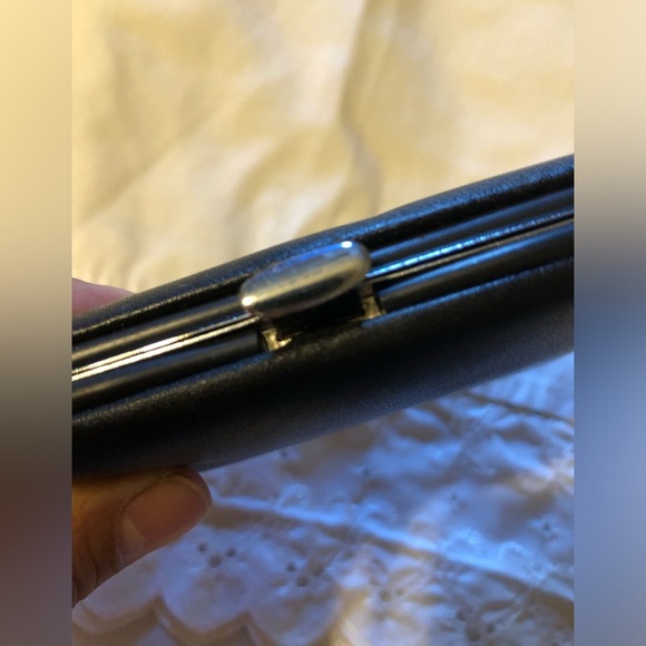 Paris Hilton snap-on black manicure and pedicure set - Picture 4 of 5